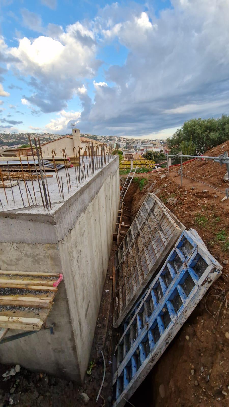 Mur de soutènement béton armé avec attentes d'élévation